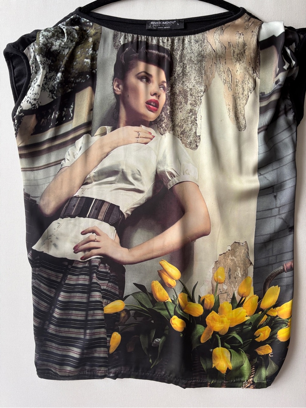 Rinascimento Black and Cream Graphic Print Top
